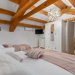 Tatil Evi Lovely In Barban-sajini With Sauna