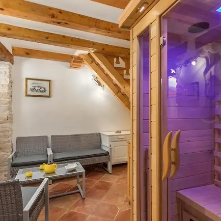 펜션 Lovely In Barban-sajini With Sauna