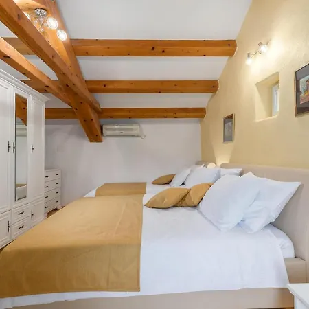 Beautiful In Barban-sajini