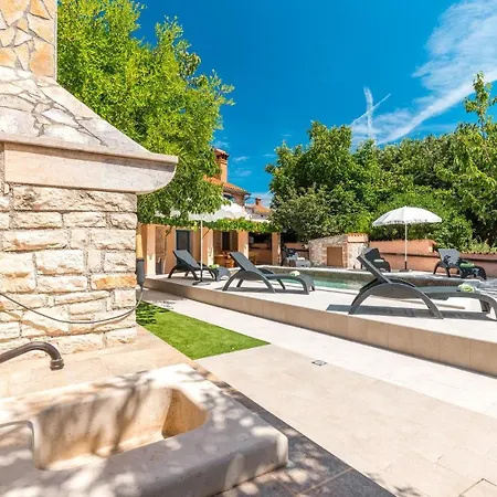 Beautiful In Barban-sajini With Jacuzzi Holiday home Sajini